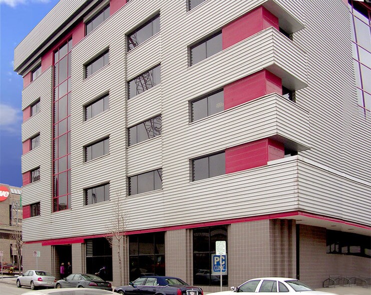 More Photos Of 350 W Saint Paul Ave, Milwaukee Office For Sale