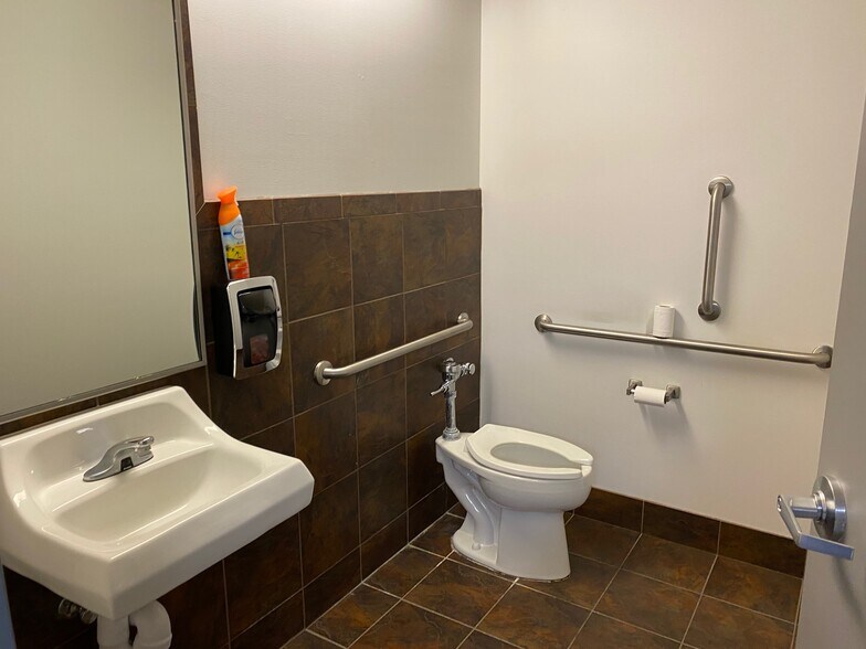 More Photos Of 100-101 E Milwaukee St, Janesville Office For Lease