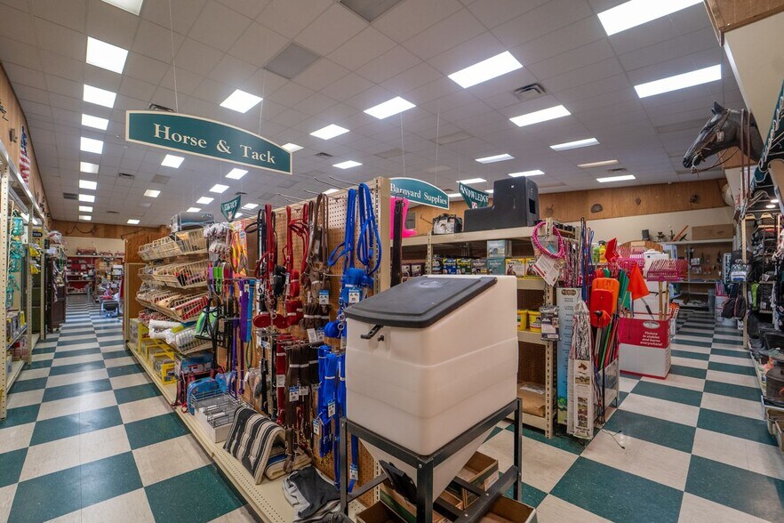 More Photos Of 5705 N Main St, Victoria General Retail For Sale