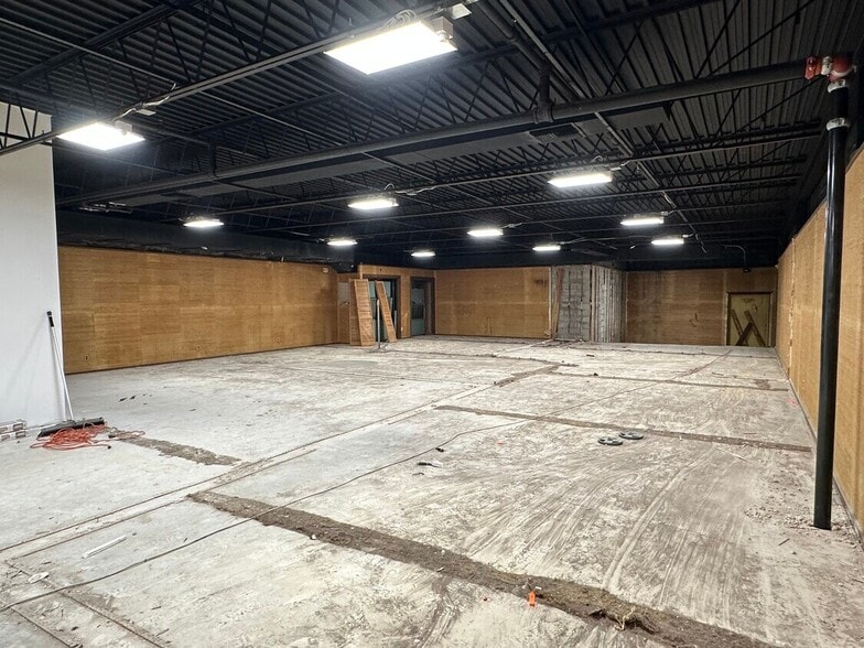 More Photos Of 2500 Sparrows Point Rd, Sparrows Point Storefront For Lease