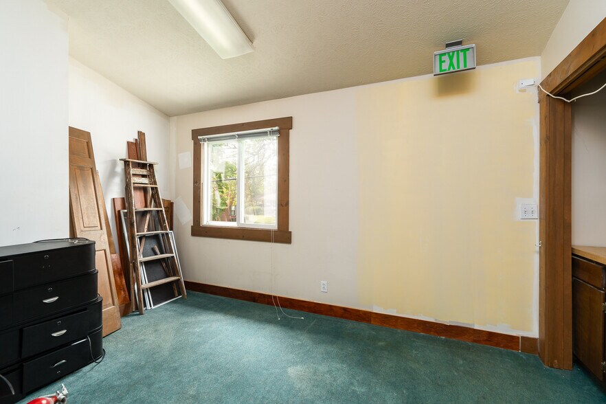 More Photos Of 1089 Sagamore Pky W, West Lafayette Office For Sale