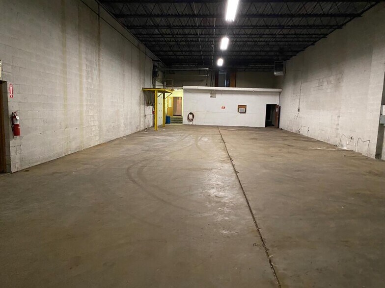 More Photos Of 164-168 Manchester pl, Newark Distribution For Lease