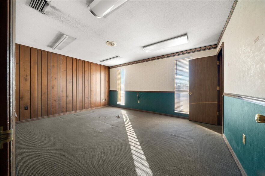 More Photos Of 1118 N Magnolia Ave, Ocala Warehouse For Sale