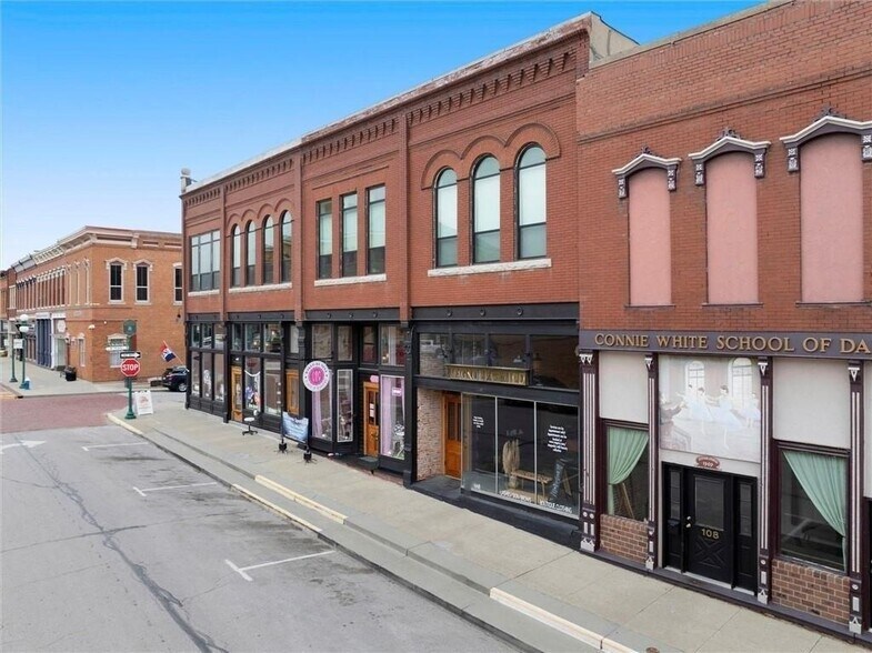 More Photos Of 104-106 W Pearl St, Harrisonville Freestanding For Sale