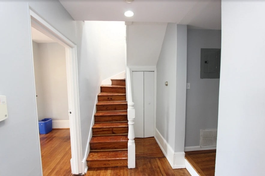 More Photos Of 303 Massachusetts Ave NE, Washington Office For Sale