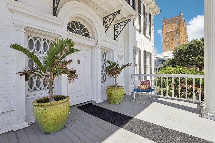 More Photos Of 421 Howard St, San Antonio Hospitality For Sale