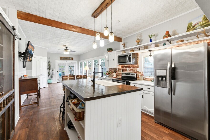 More Photos Of 9282 State Highway 75 S, New Waverly Freestanding For Sale