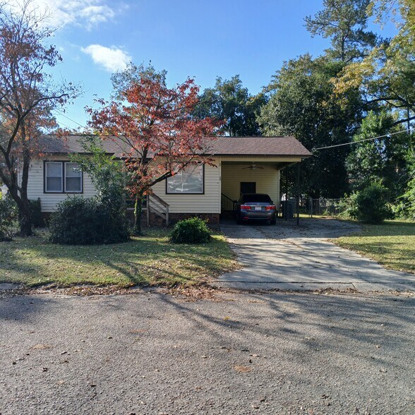 More Photos Of 805 N Water St, Lumberton Specialty For Sale