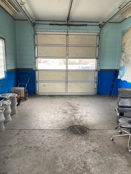 More Photos Of 2288 William St, Cheektowaga Service For Sale