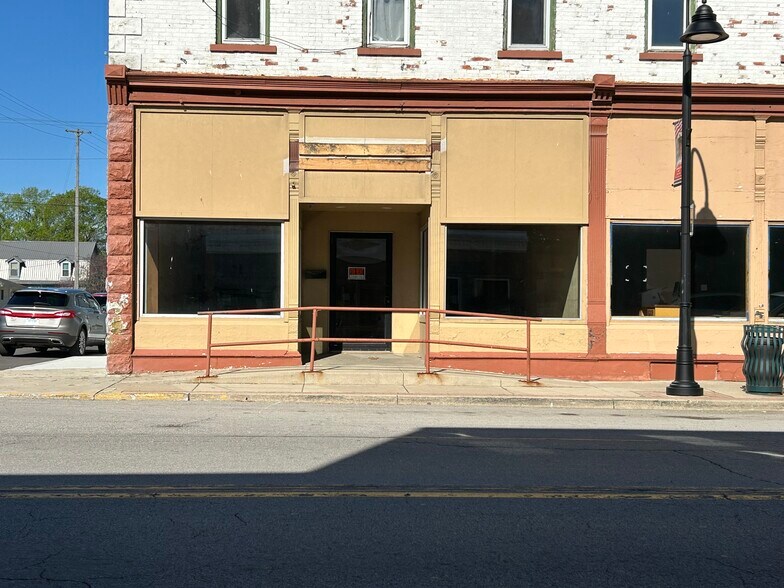 Primary Photo Of 127 S State St, South Whitley Freestanding For Lease