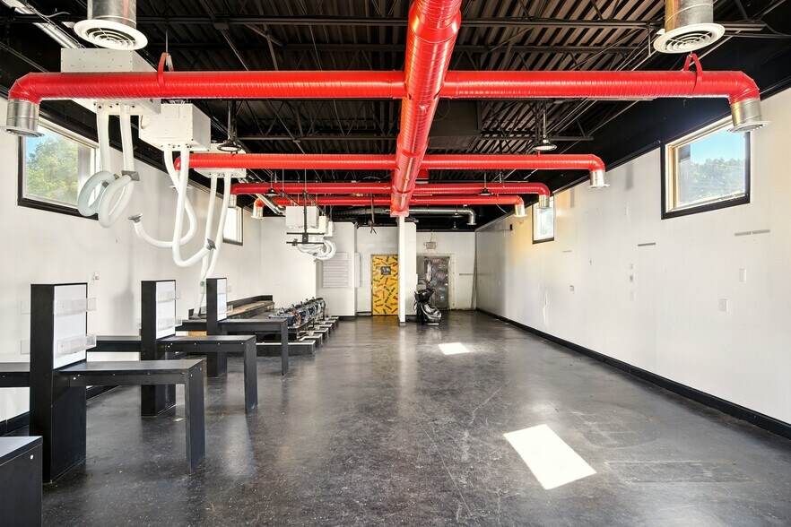 More Photos Of 8235 W 8 Mile Rd, Detroit Storefront For Sale