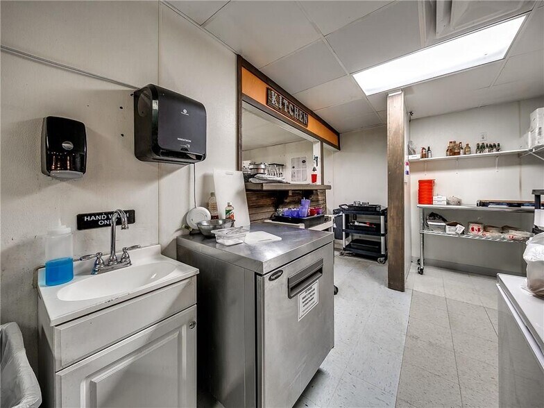 More Photos Of 1901 SW 27th St, El Reno Restaurant For Sale