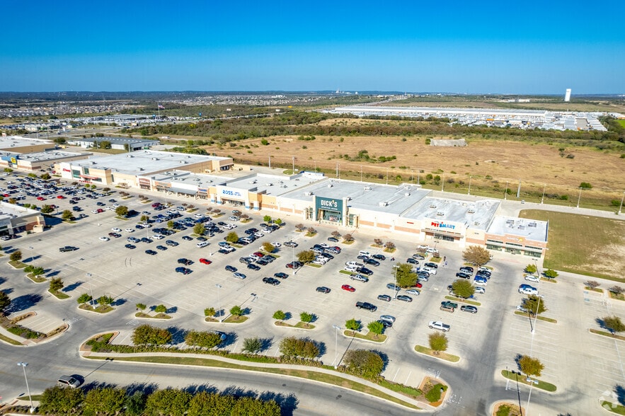 More Photos Of IH-35 @ Loop 306, New Braunfels Unknown For Lease