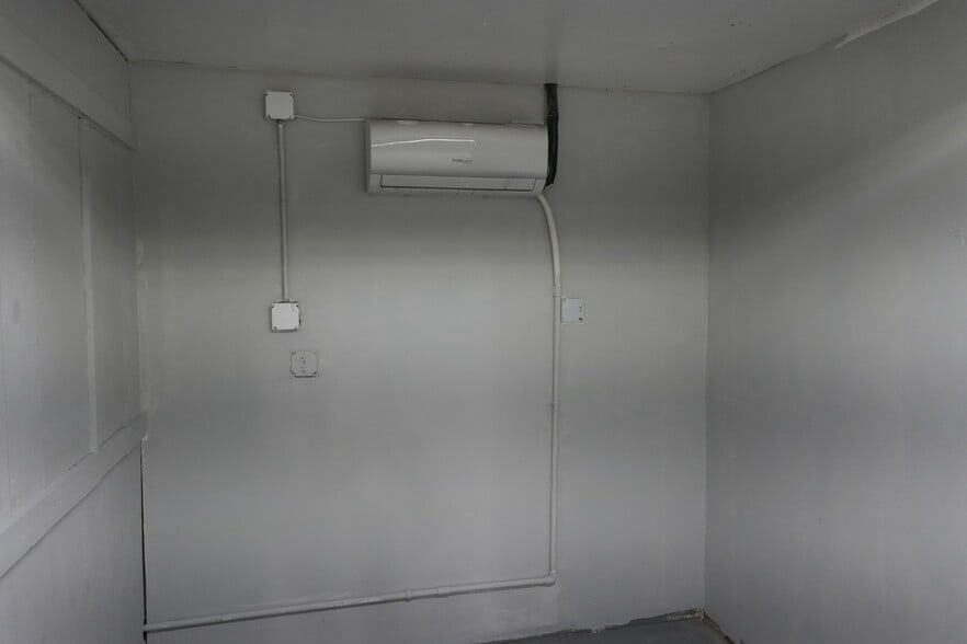 More Photos Of 2282 NW 21st Ter, Miami Warehouse For Lease