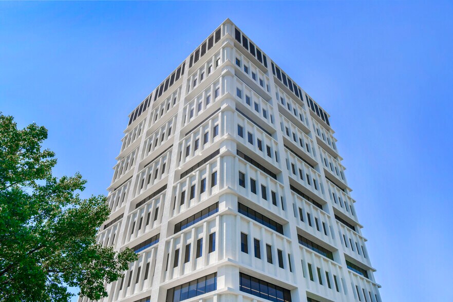 More Photos Of 411 W Chapel Hill St, Durham Office For Sale