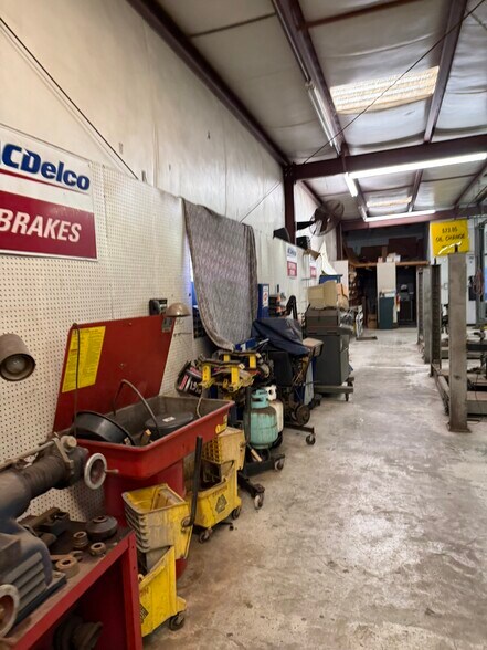 More Photos Of 4005 N Navarro St, Victoria Warehouse For Lease