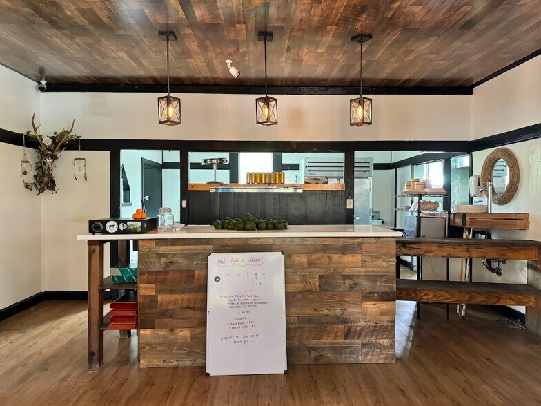 More Photos Of 824 Kokomo Rd, Haiku Restaurant For Sale