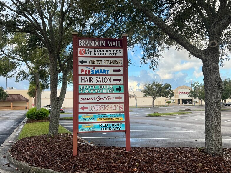 More Photos Of 1041 W Brandon Blvd, Brandon Freestanding For Lease