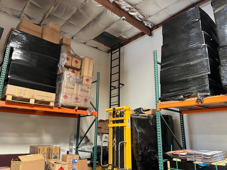 More Photos Of 18307 Napa St, Northridge Warehouse For Lease
