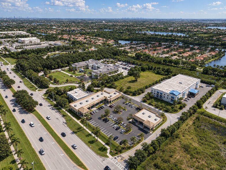 Primary Photo Of 18820 Pines Blvd, Pembroke Pines Restaurant For Lease