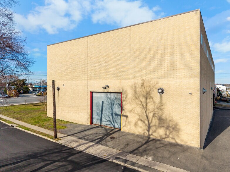 More Photos Of 3949 Austin Blvd, Island Park Warehouse For Sale