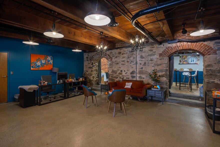 More Photos Of 113 Church St, Marietta Unknown For Lease