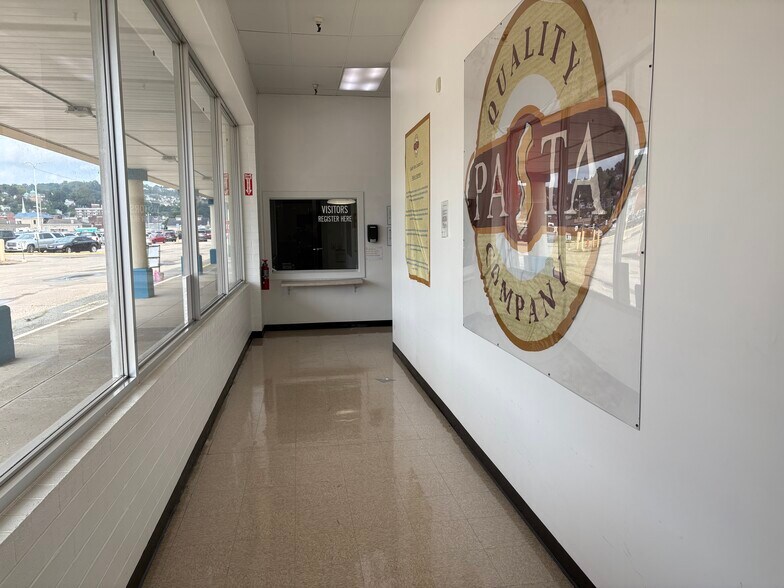 More Photos Of 100 Chamber Plz, Charleroi Supermarket For Lease