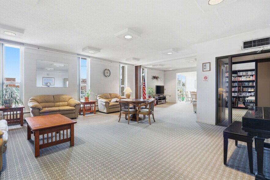 More Photos Of 123 Durbin St, Casper Office For Sale