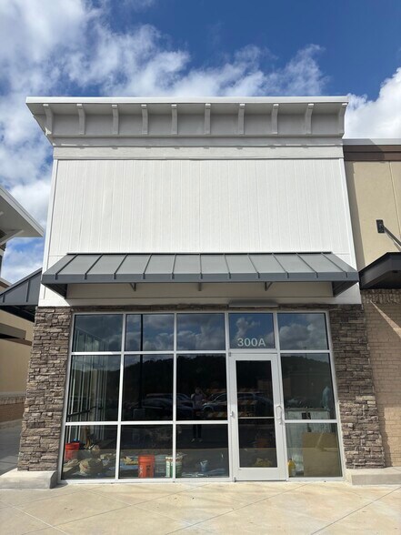 More Photos Of 23 Maxwell Ln, Dahlonega Storefront For Lease