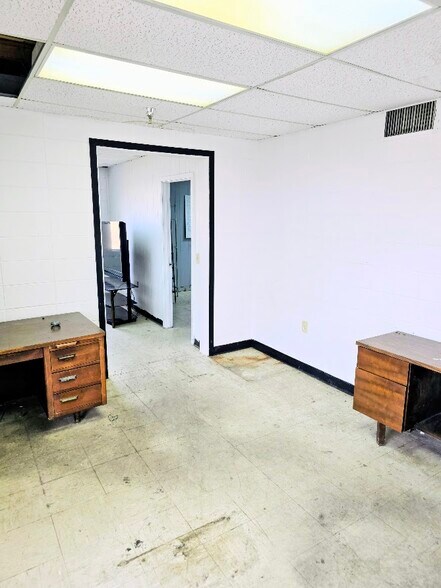 More Photos Of 1431 MS-69 S, Columbus Industrial For Lease