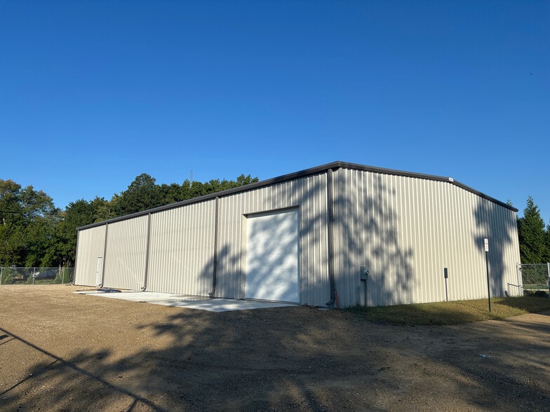 More Photos Of 120 Cox Dr, Yorktown Warehouse For Lease