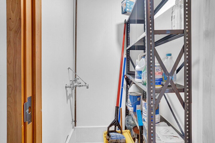 More Photos Of 349 W Main St, Durham Office For Lease