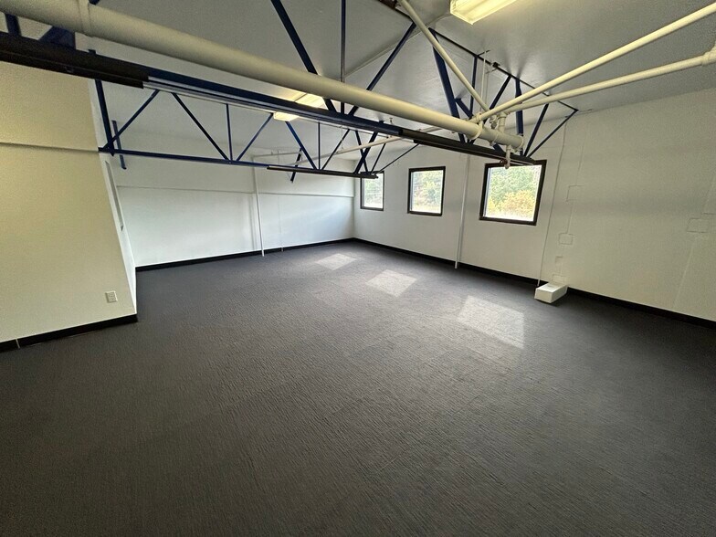 More Photos Of 4328-4330 Redwood Hwy, San Rafael Research And Development For Sale