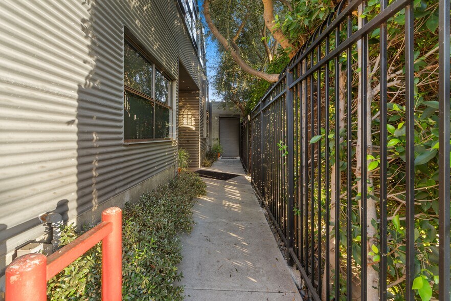 More Photos Of 5895 Blackwelder St, Culver City Loft Creative Space For Lease