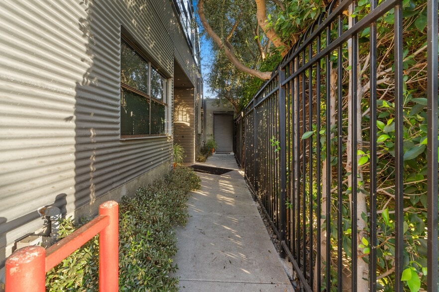 More Photos Of 5895 Blackwelder St, Culver City Loft Creative Space For Sale