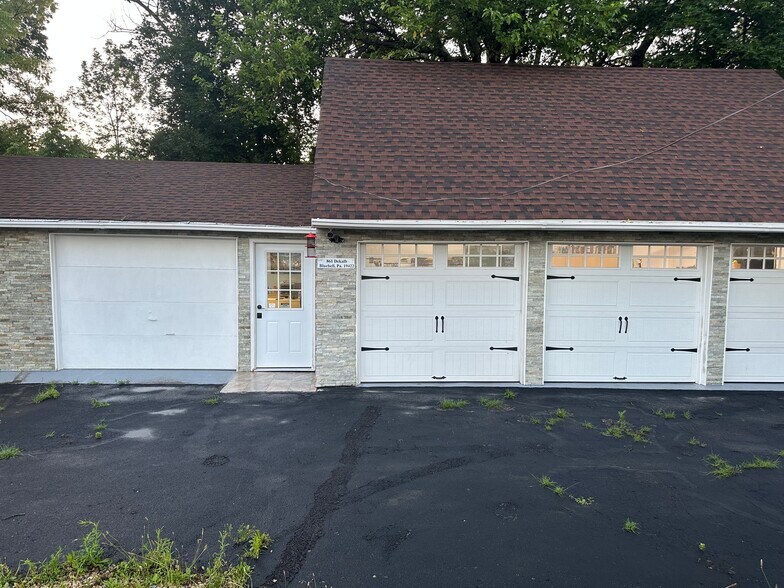 More Photos Of 861 DeKalb Pike, Center Square Industrial For Lease