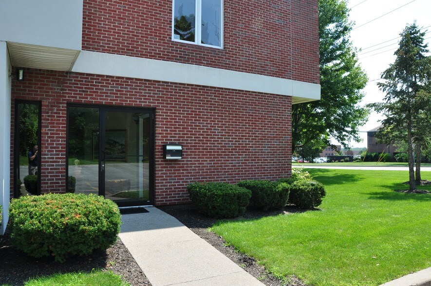 More Photos Of 980 Westfall Rd, Rochester Medical For Lease