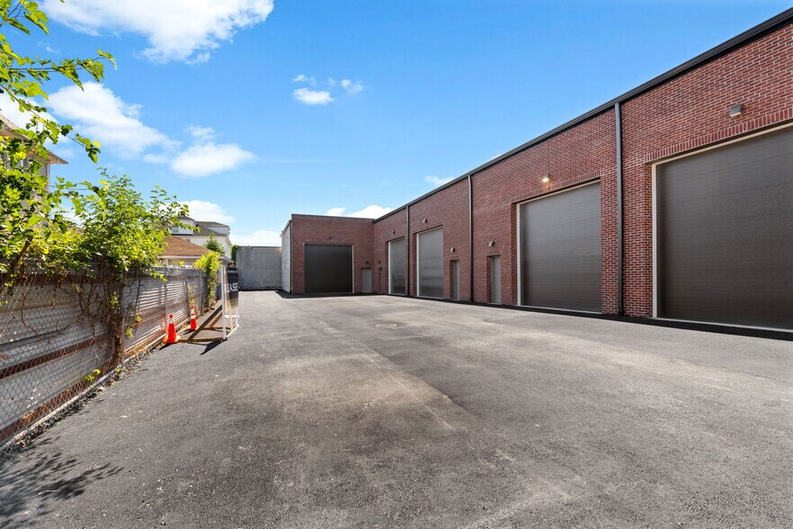 Primary Photo Of 209 South Ave, Staten Island Service For Lease