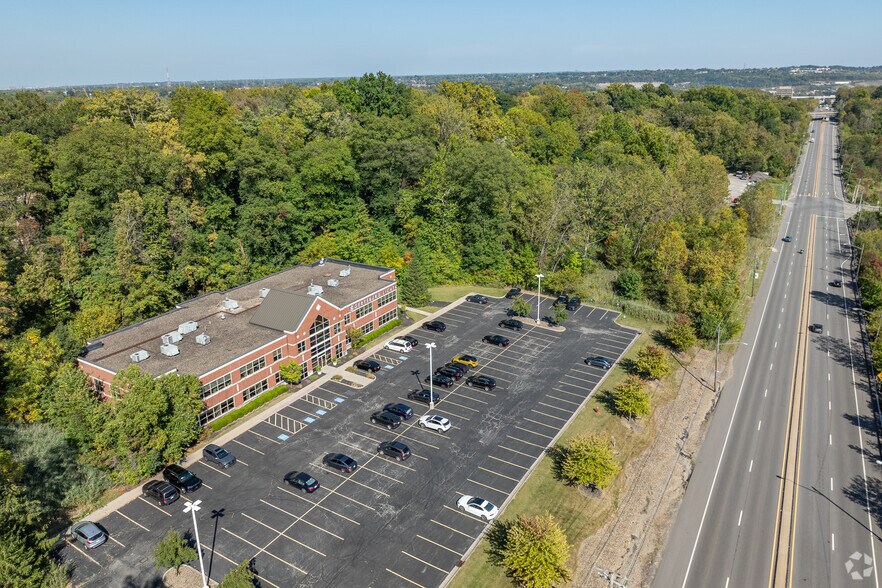 More Photos Of 600 E Granger Rd, Cleveland Office For Sale