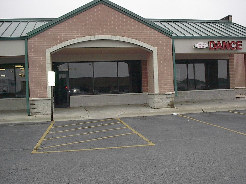 More Photos Of 8005 W 183rd St, Tinley Park General Retail For Lease