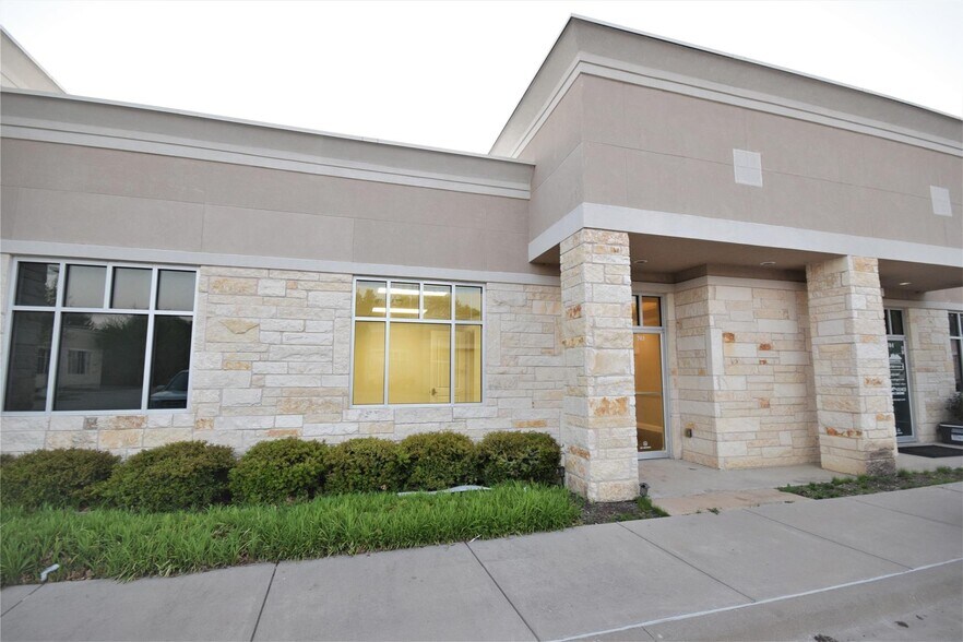 Primary Photo Of 3900 S Stonebridge Dr, McKinney Medical For Lease