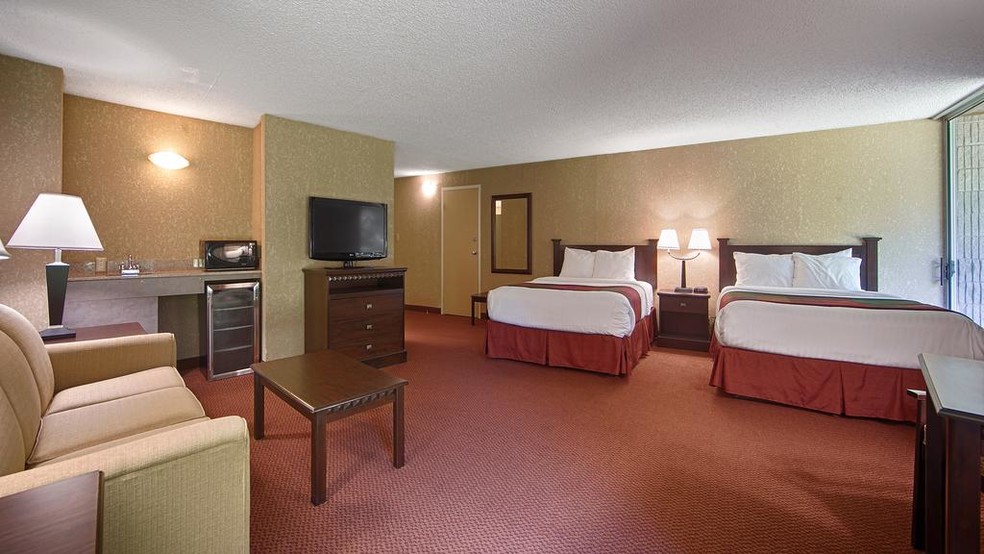 More Photos Of 8514 State Highway 76, Branson West Hotel For Sale