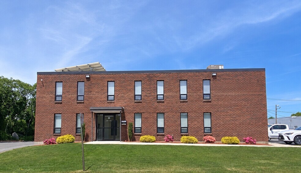 More Photos Of 10 Everberg Rd, Woburn Flex For Lease