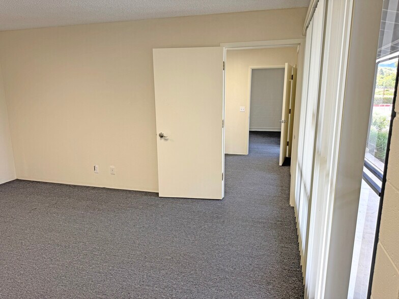 More Photos Of 6487 Calle Real, Goleta Warehouse For Lease