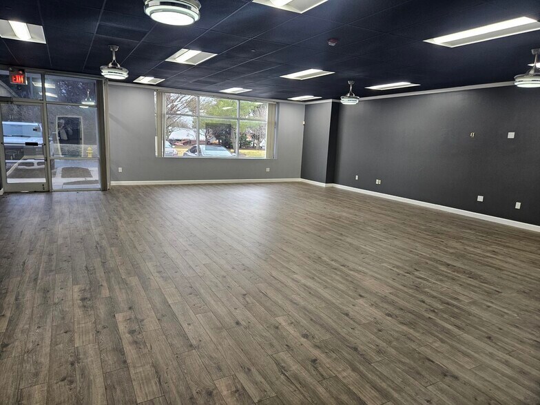 More Photos Of 2138 Priest Bridge Ct, Crofton Light Manufacturing For Lease