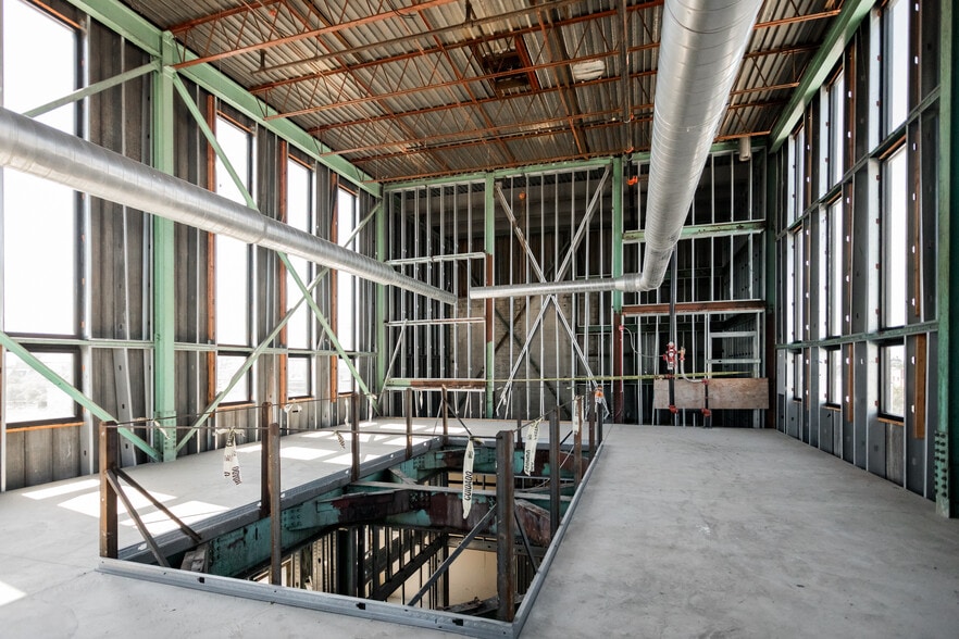 More Photos Of 2000 Division St, Detroit Warehouse For Sale