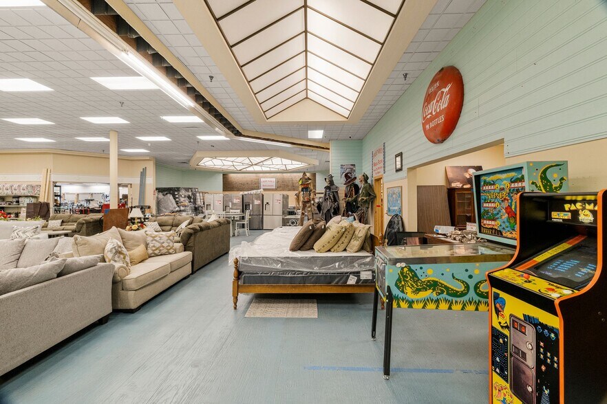 More Photos Of 821 King George Blvd, Savannah Unknown For Lease