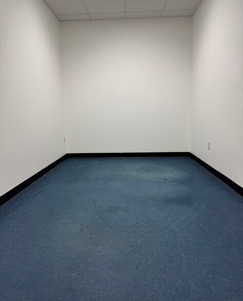 More Photos Of 10501 S Orange Ave, Orlando Light Manufacturing For Lease