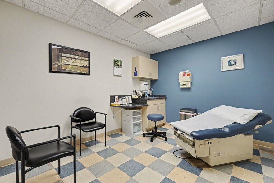 More Photos Of 2801 Leonard Dr, Valparaiso Medical For Sale