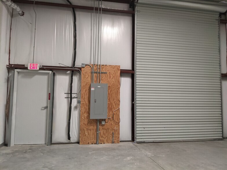 More Photos Of 2204 Justin Trl, Alpharetta Light Distribution For Lease